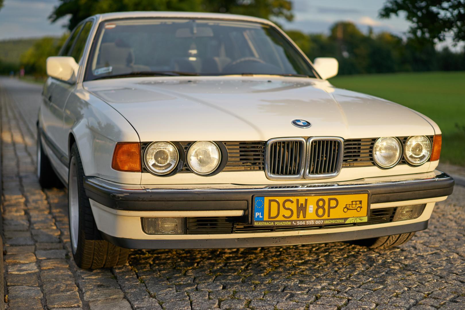 BMW 735i (E32) - Front